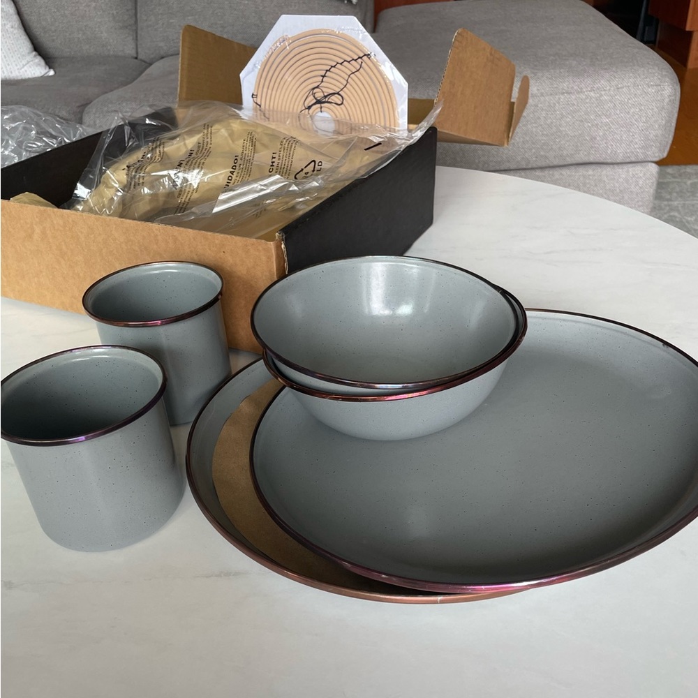 Barebones Enamelware Set